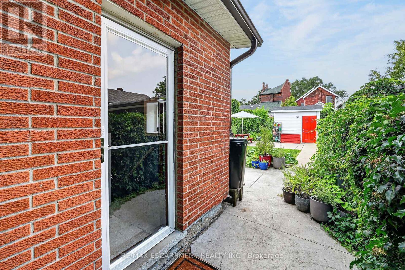 187 RAY STREET N - 44