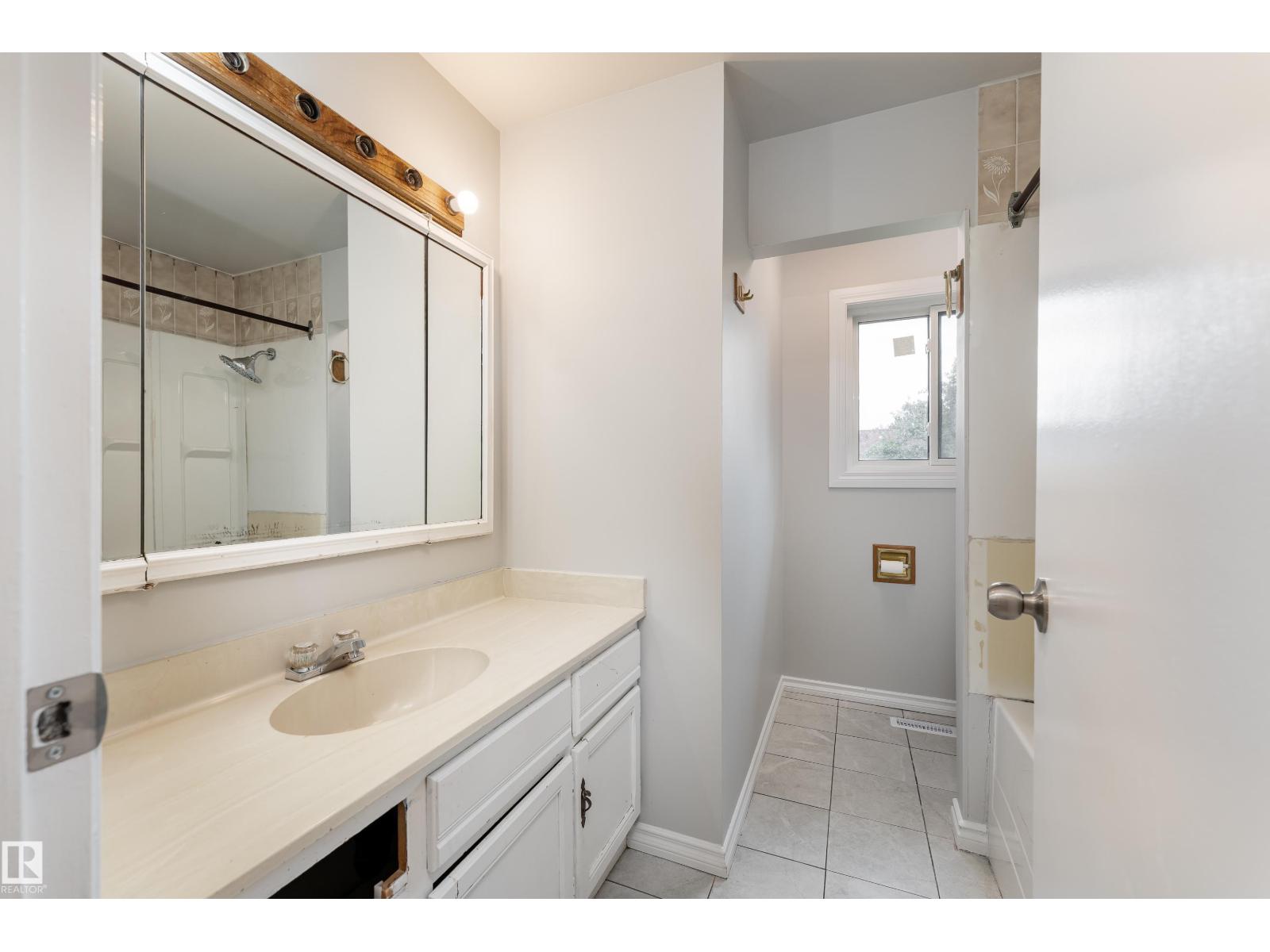 1131 35A ST NW - 22