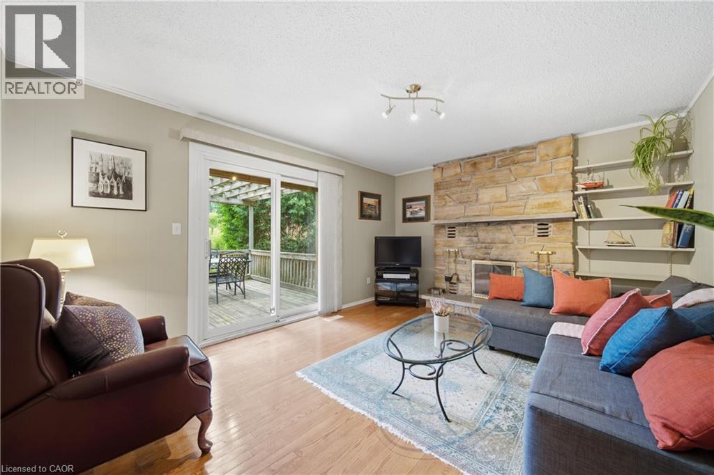 32 WAVERLEY Drive - 11