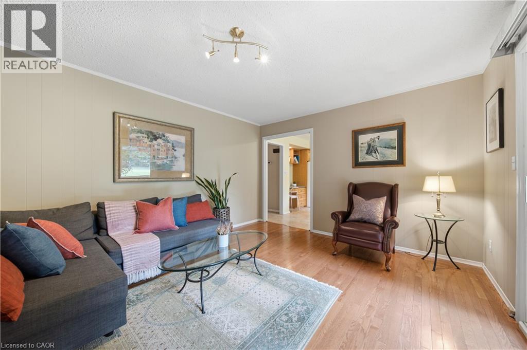 32 WAVERLEY Drive - 12