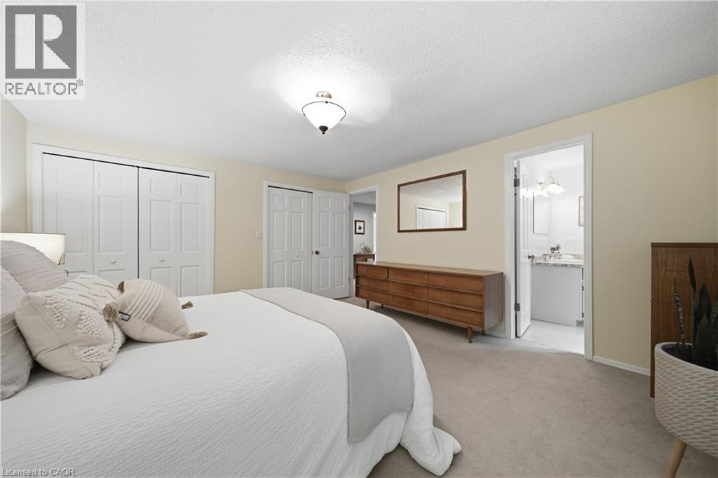 32 WAVERLEY Drive - 23