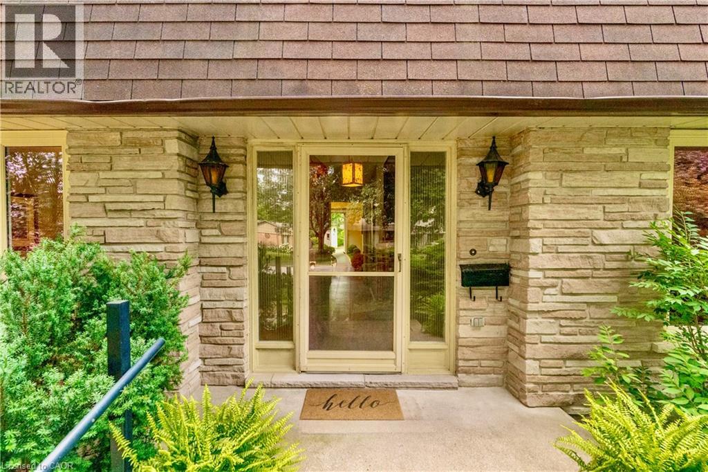 32 WAVERLEY Drive - Image 4