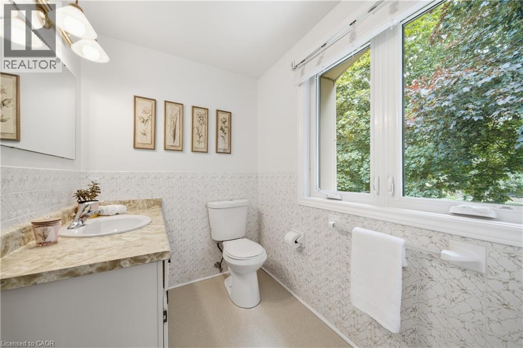 32 WAVERLEY Drive - Image 24