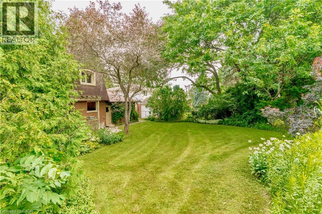32 WAVERLEY Drive - Image 34
