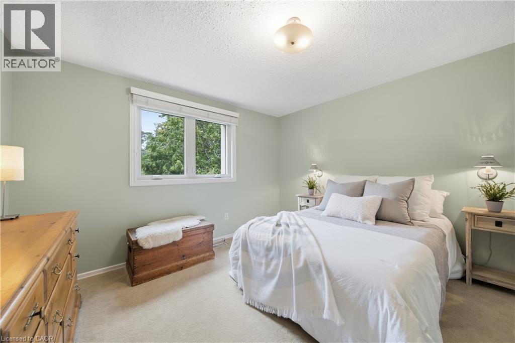 32 WAVERLEY Drive - 25