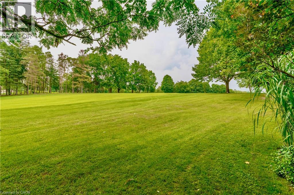 32 WAVERLEY Drive - 36