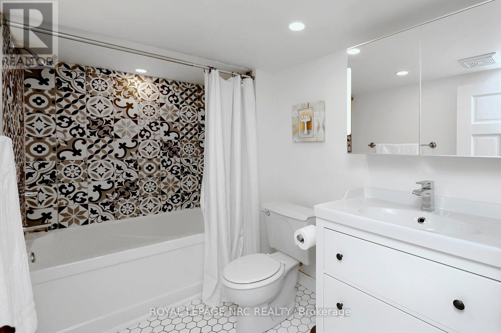 266 LONDON STREET S - Image 36