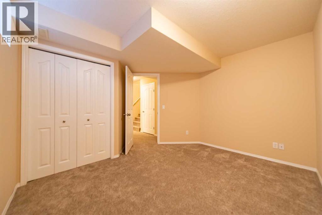 131 Everglen Rise SW - 32