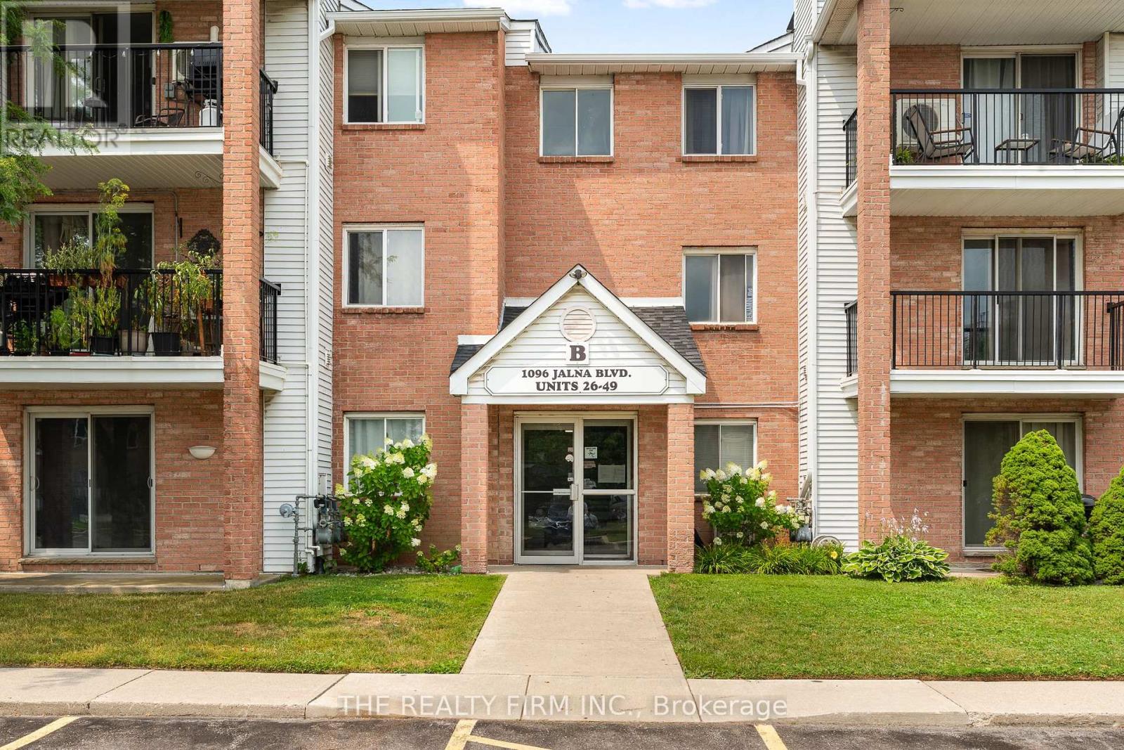 #40 1096 JALNA BOULEVARD - 1