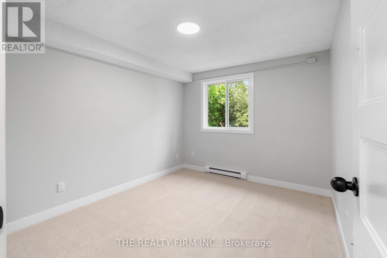 #40 1096 JALNA BOULEVARD - 19