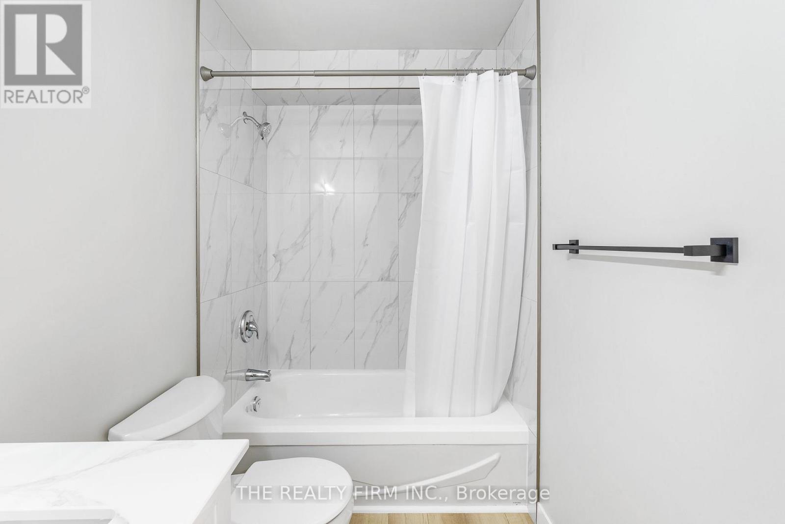 #40 1096 JALNA BOULEVARD - 21