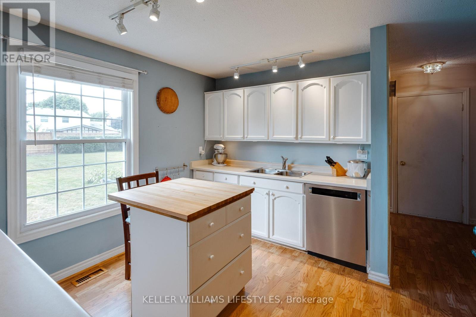 203 MCMASTER COURT - 14