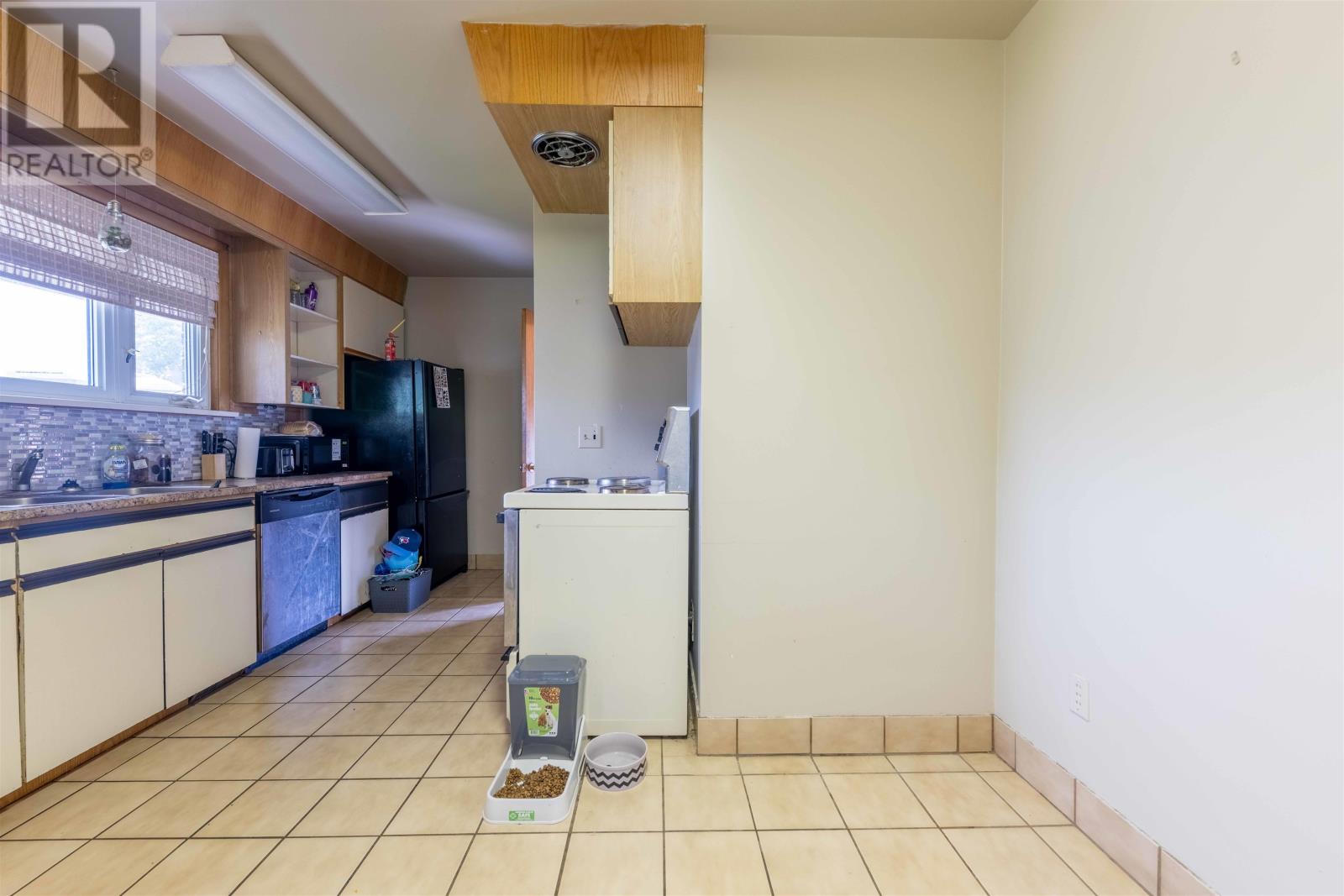 468 Heather CRES - 10