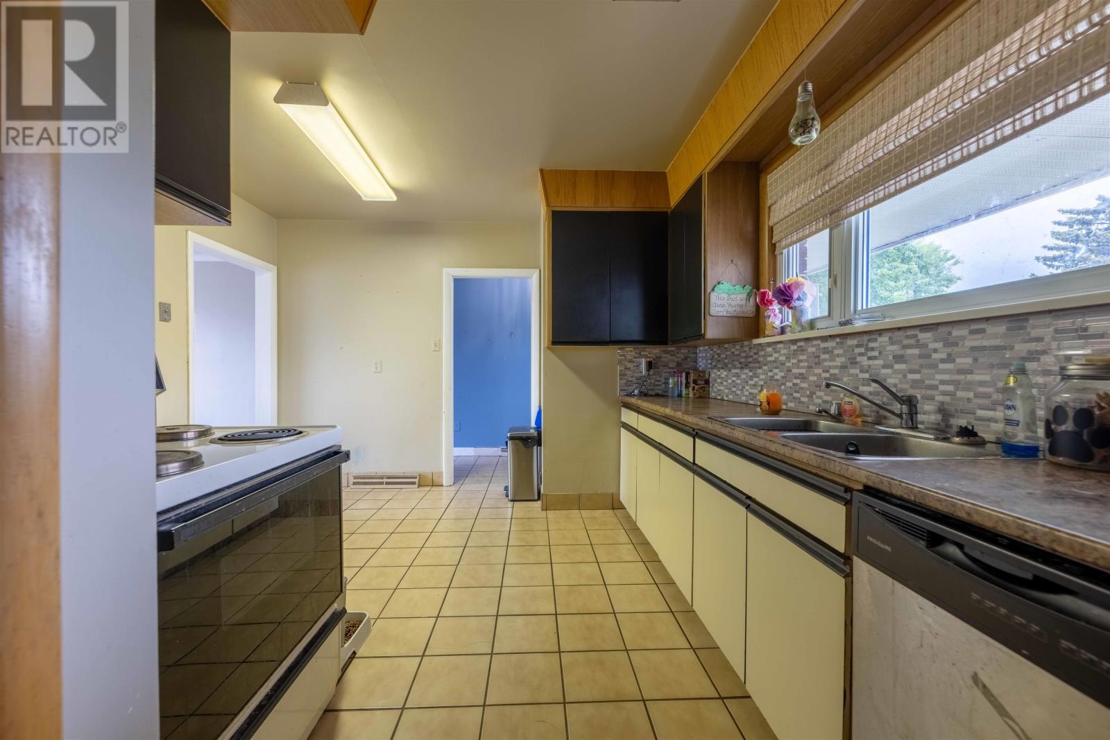 468 Heather CRES - 11