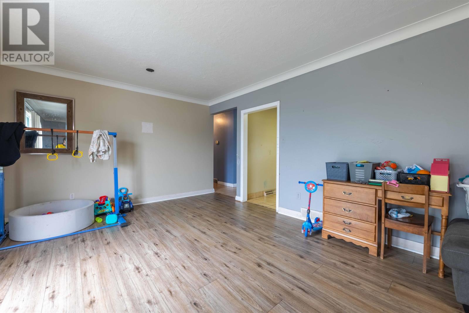 468 Heather CRES - 4