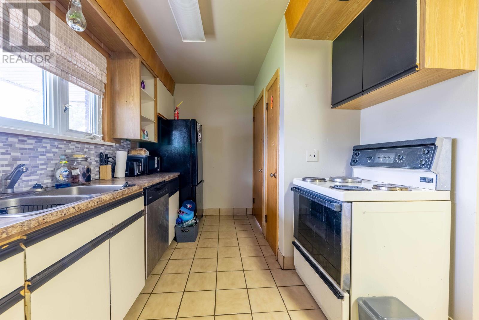 468 Heather CRES - 8