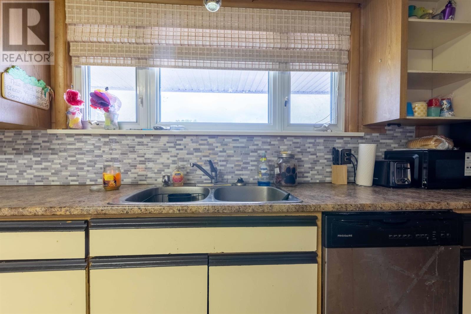 468 Heather CRES - 9