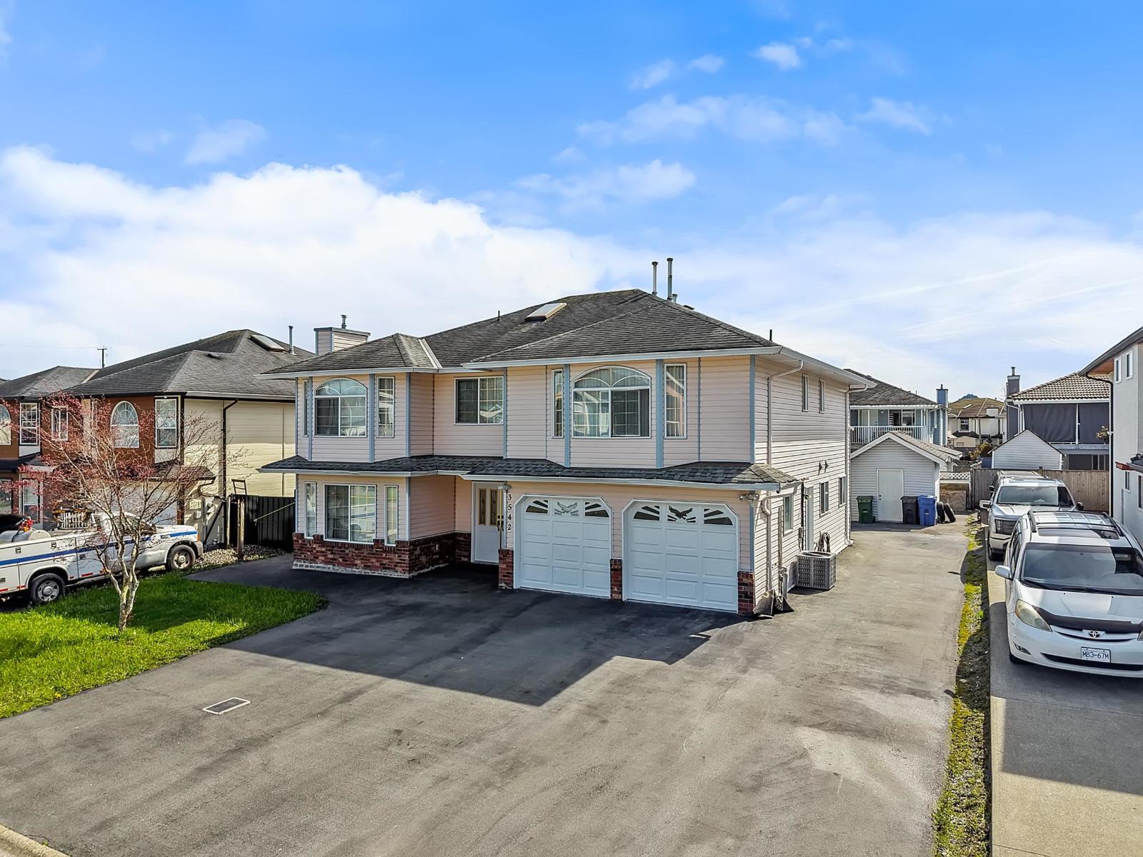 6 Bed, 4 Bath House for Sale in Abbotsford – 3542 GALIANO DRIVE, Abbotsford – MLS# R3150485 - Image 2