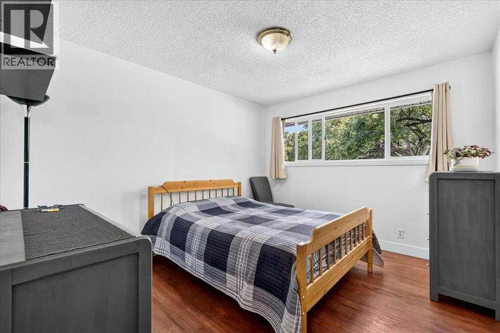 1944 10 Avenue NE - 19