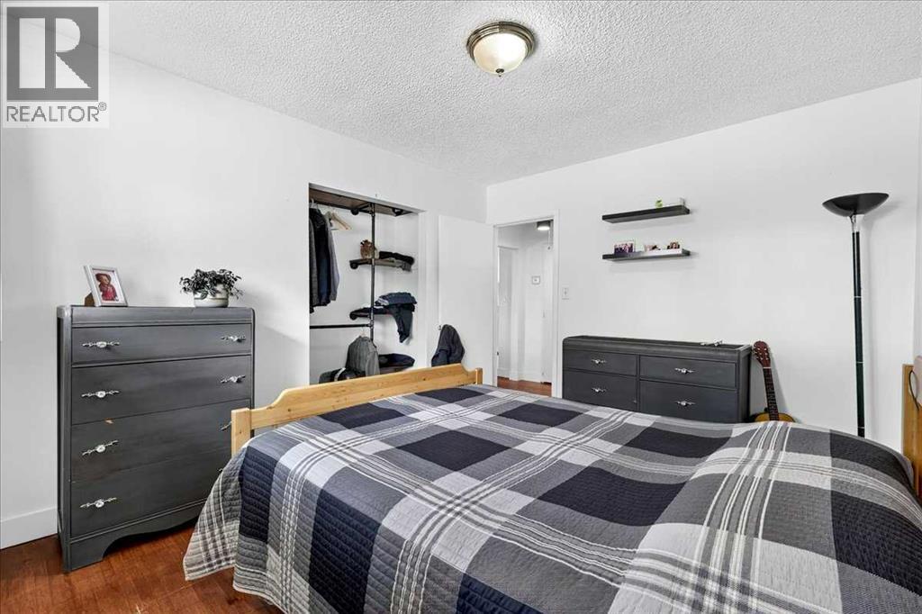 1944 10 Avenue NE - 20