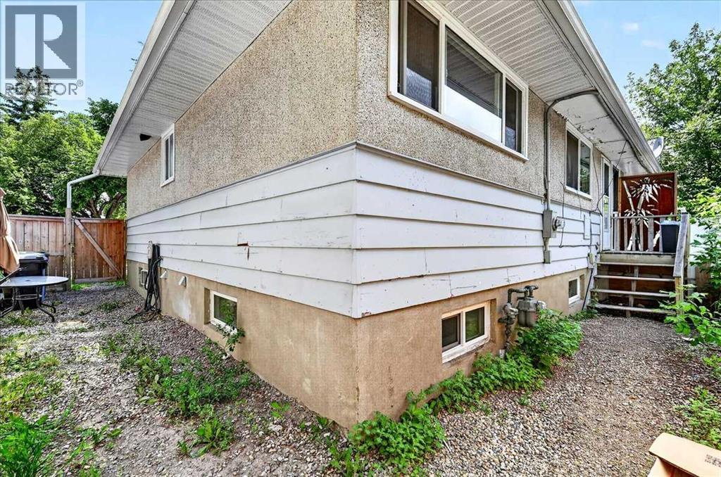 1944 10 Avenue NE - 38