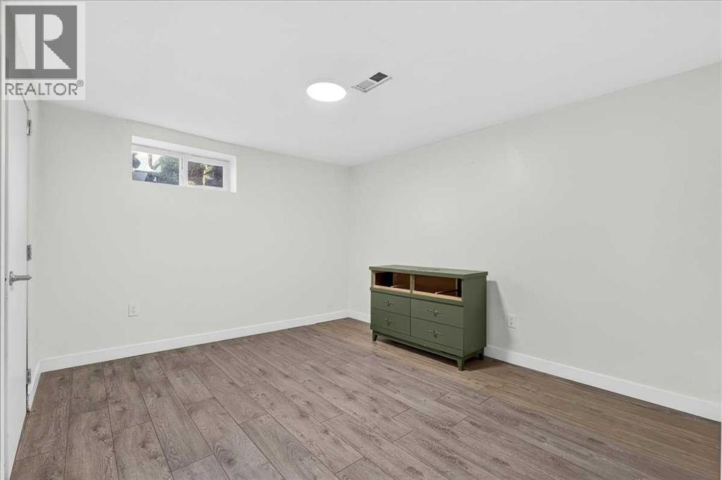 1944 10 Avenue NE - 32