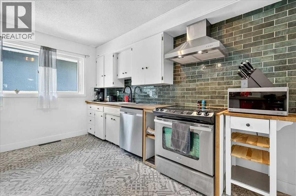 1944 10 Avenue NE - 18