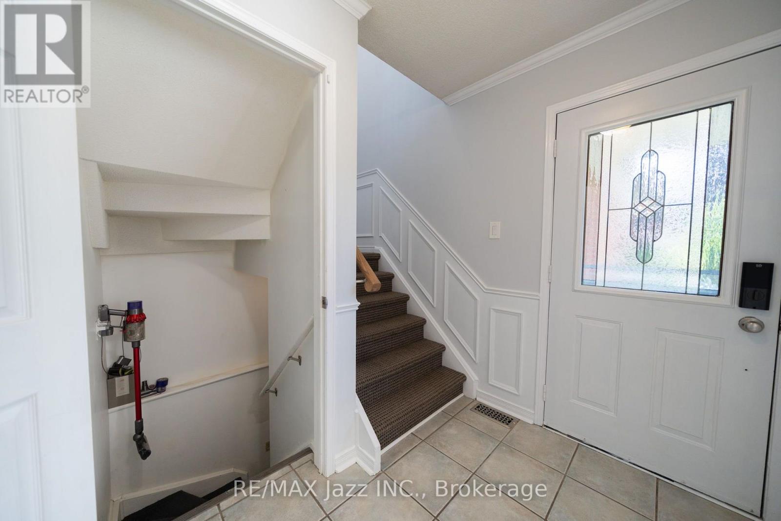 110 FREELAND AVENUE E - Image 32