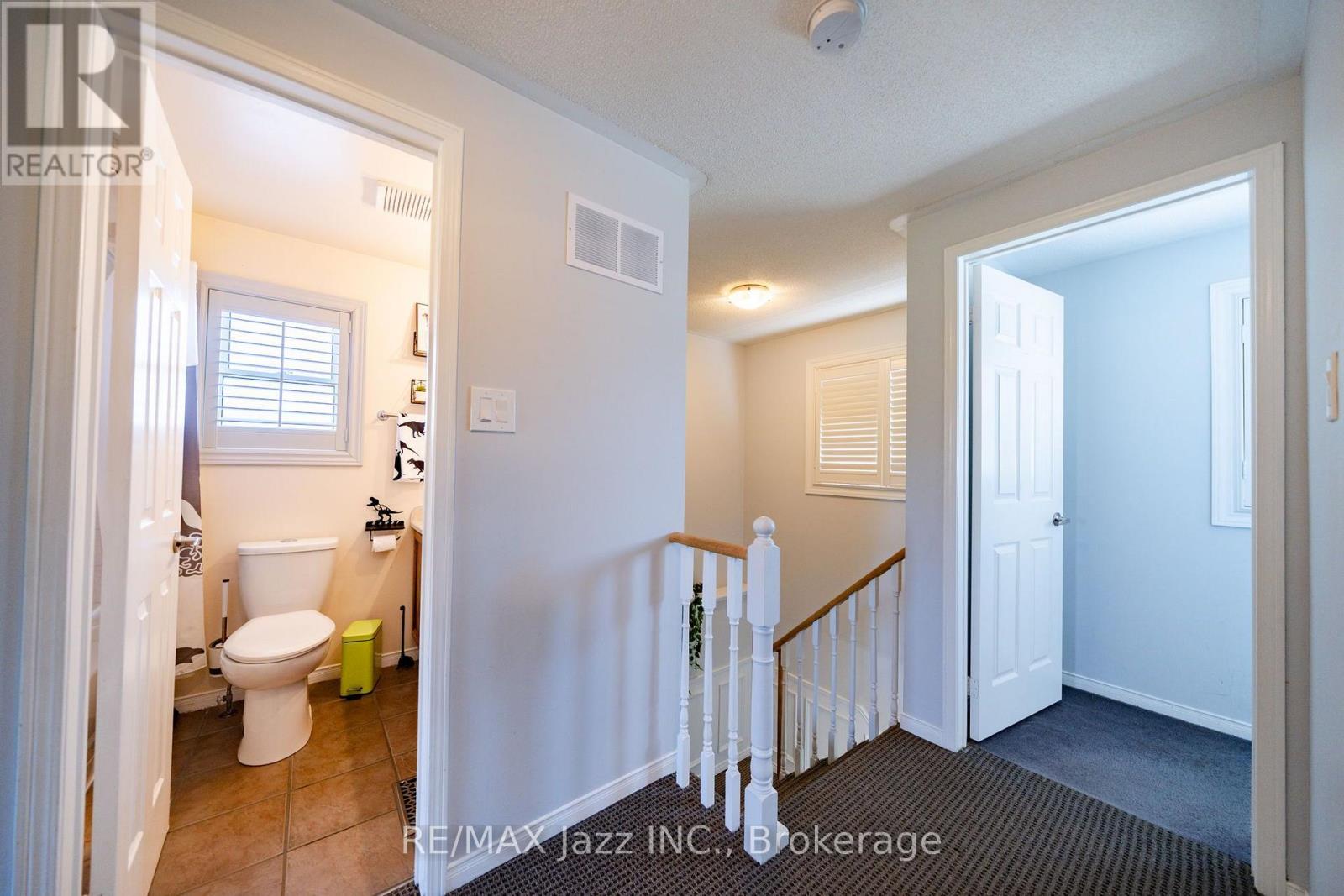 110 FREELAND AVENUE E - Image 23