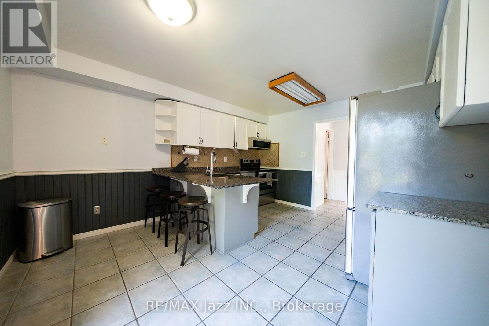 110 FREELAND AVENUE E - 15