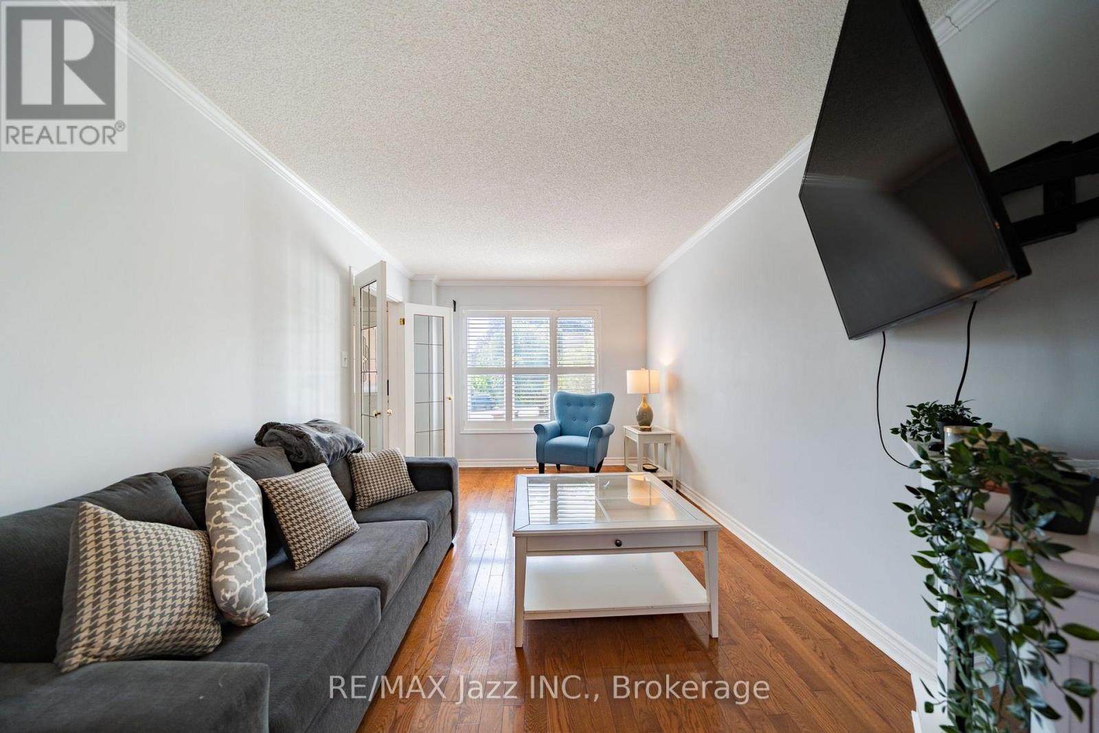 110 FREELAND AVENUE E - Image 13