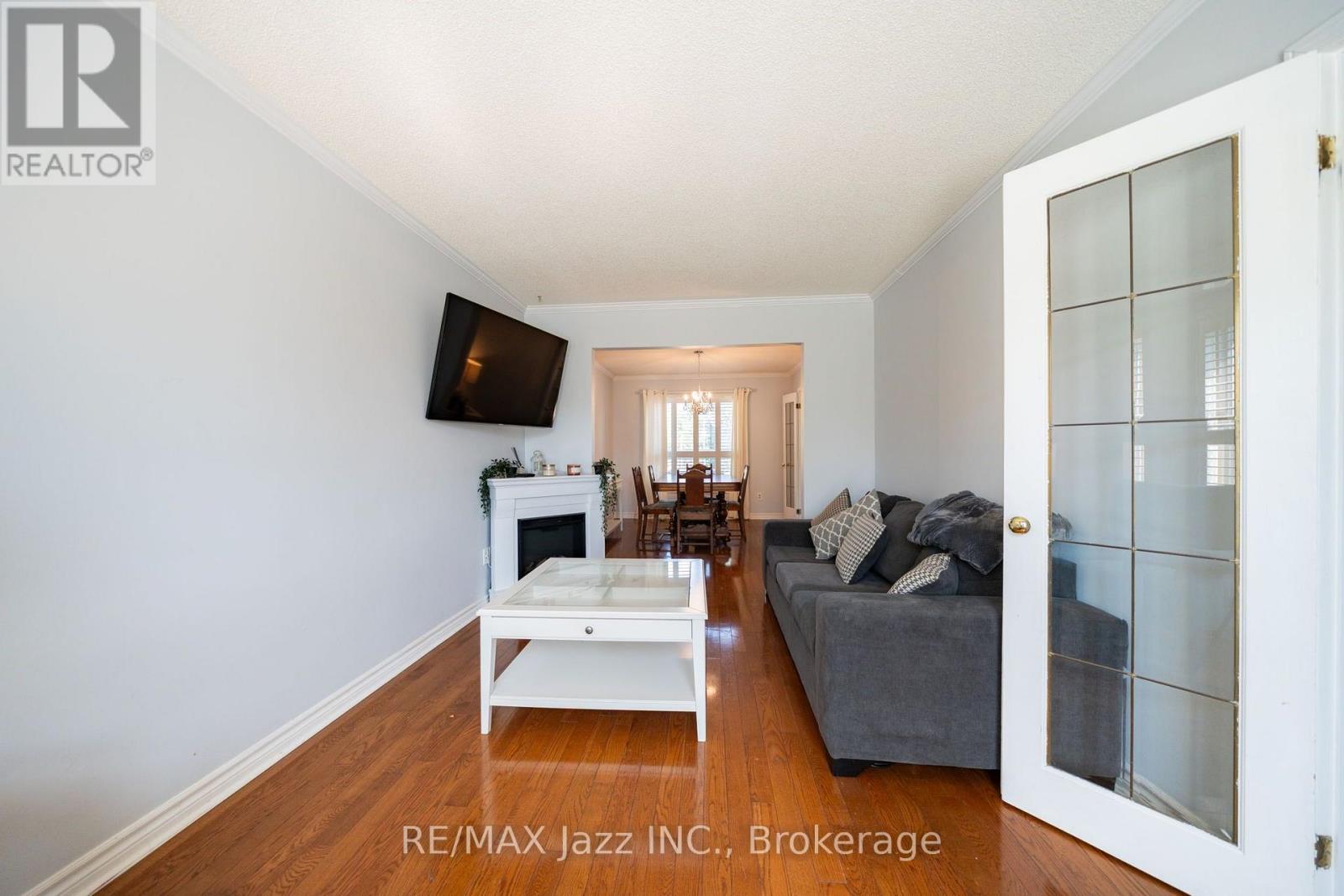110 FREELAND AVENUE E - 10