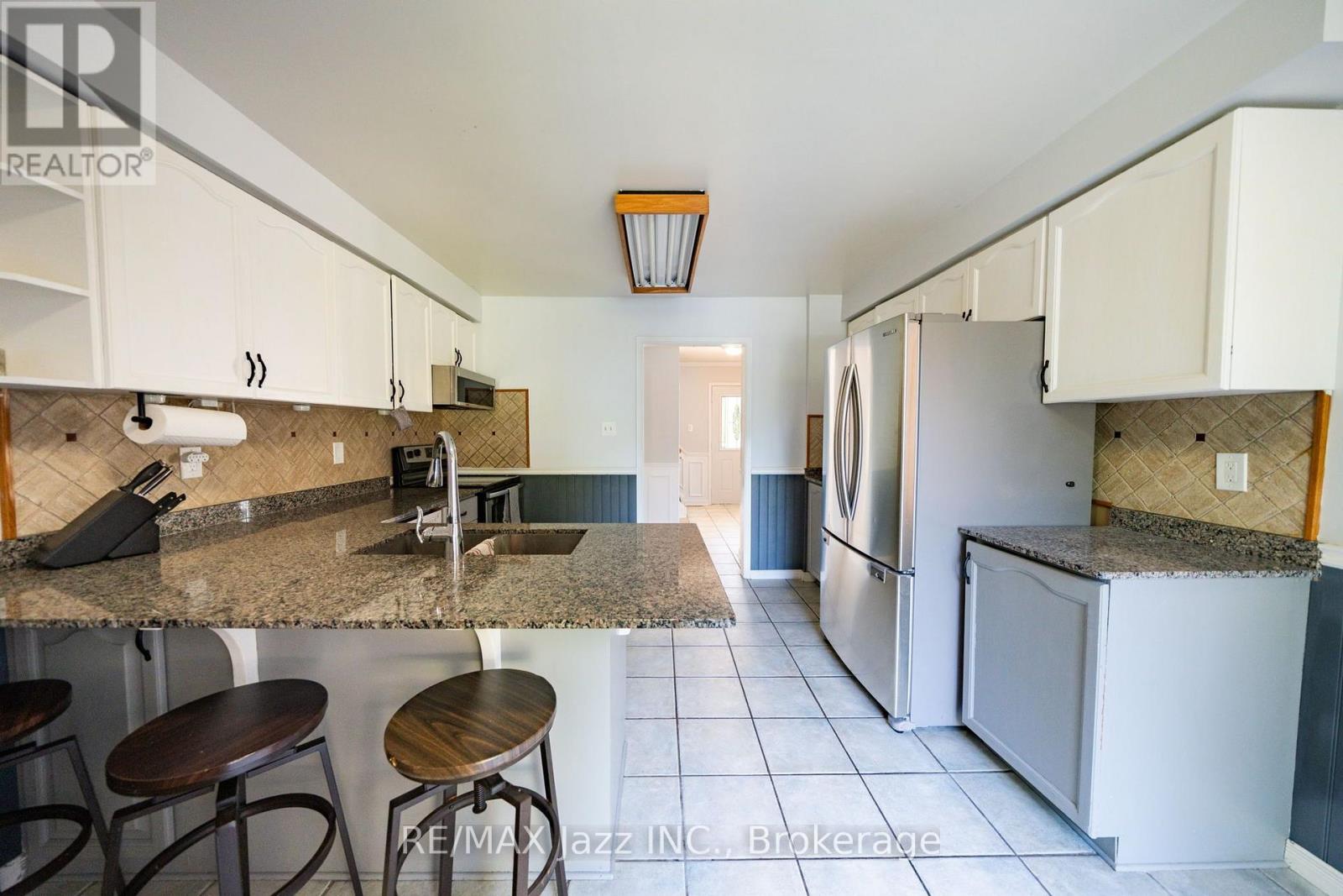 110 FREELAND AVENUE E - 20