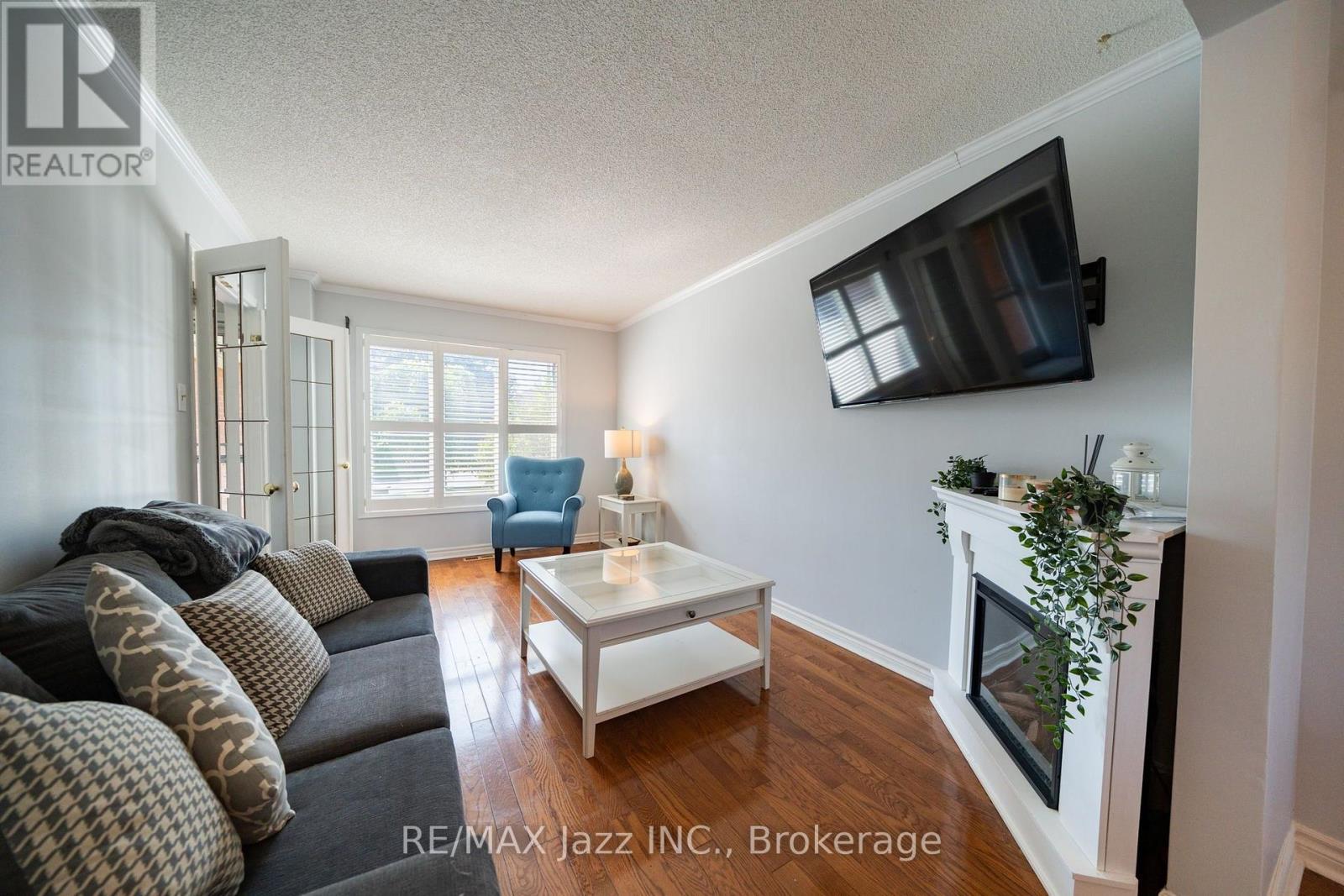 110 FREELAND AVENUE E - 12