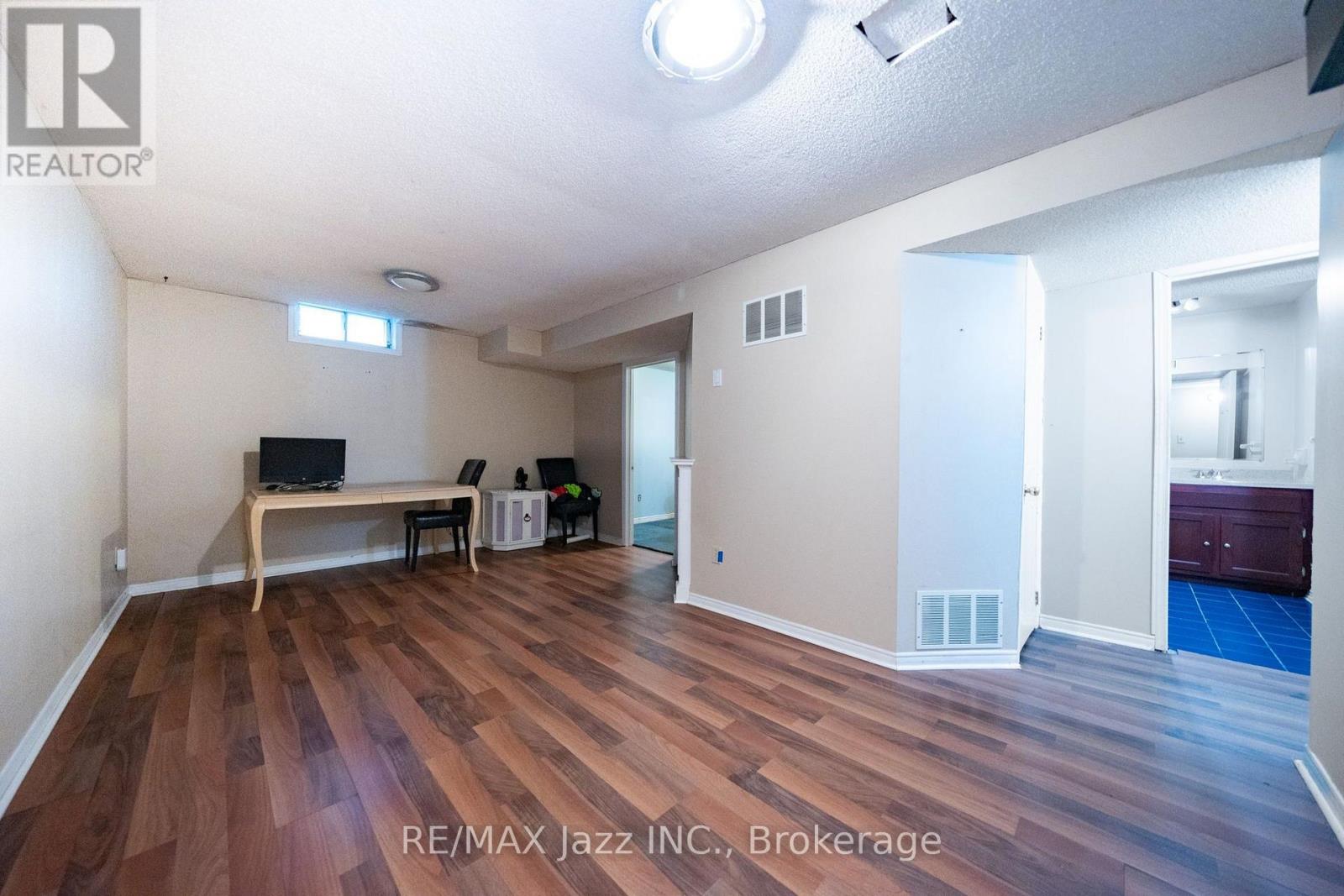 110 FREELAND AVENUE E - Image 41