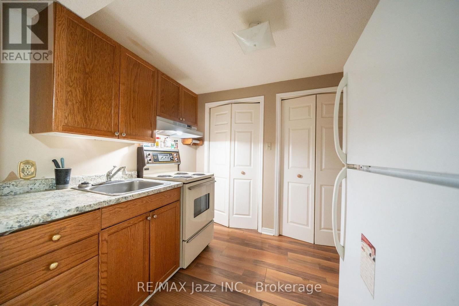 110 FREELAND AVENUE E - Image 33