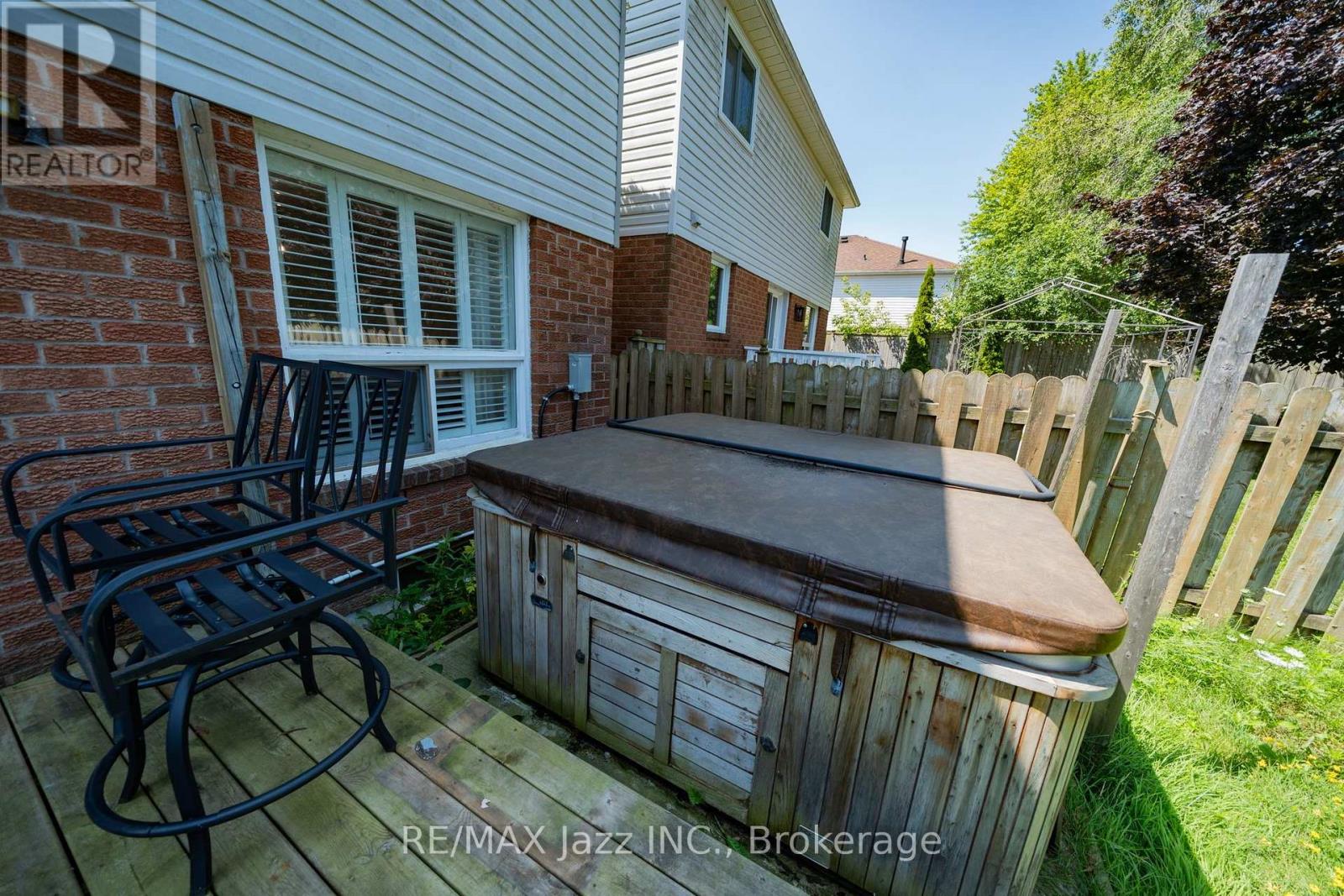 110 FREELAND AVENUE E - 45
