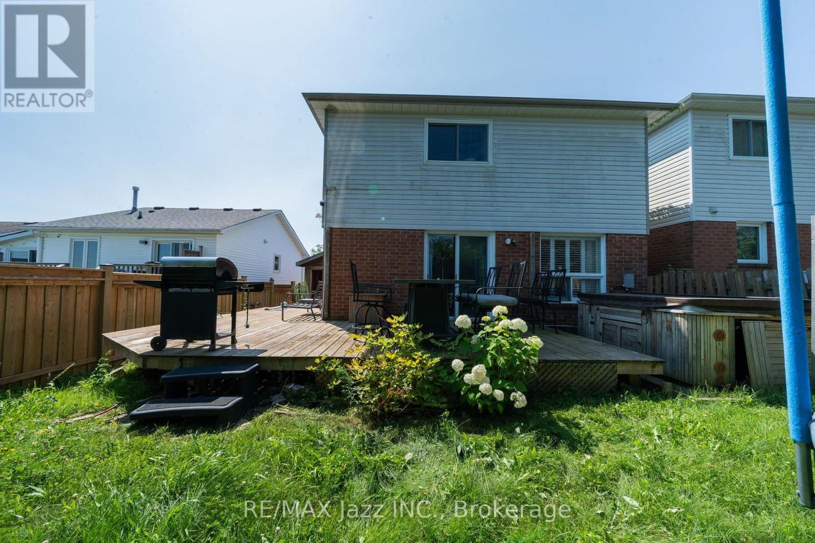 110 FREELAND AVENUE E - 47