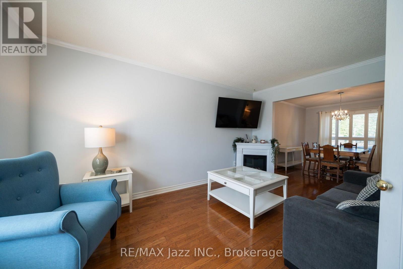 110 FREELAND AVENUE E - Image 9