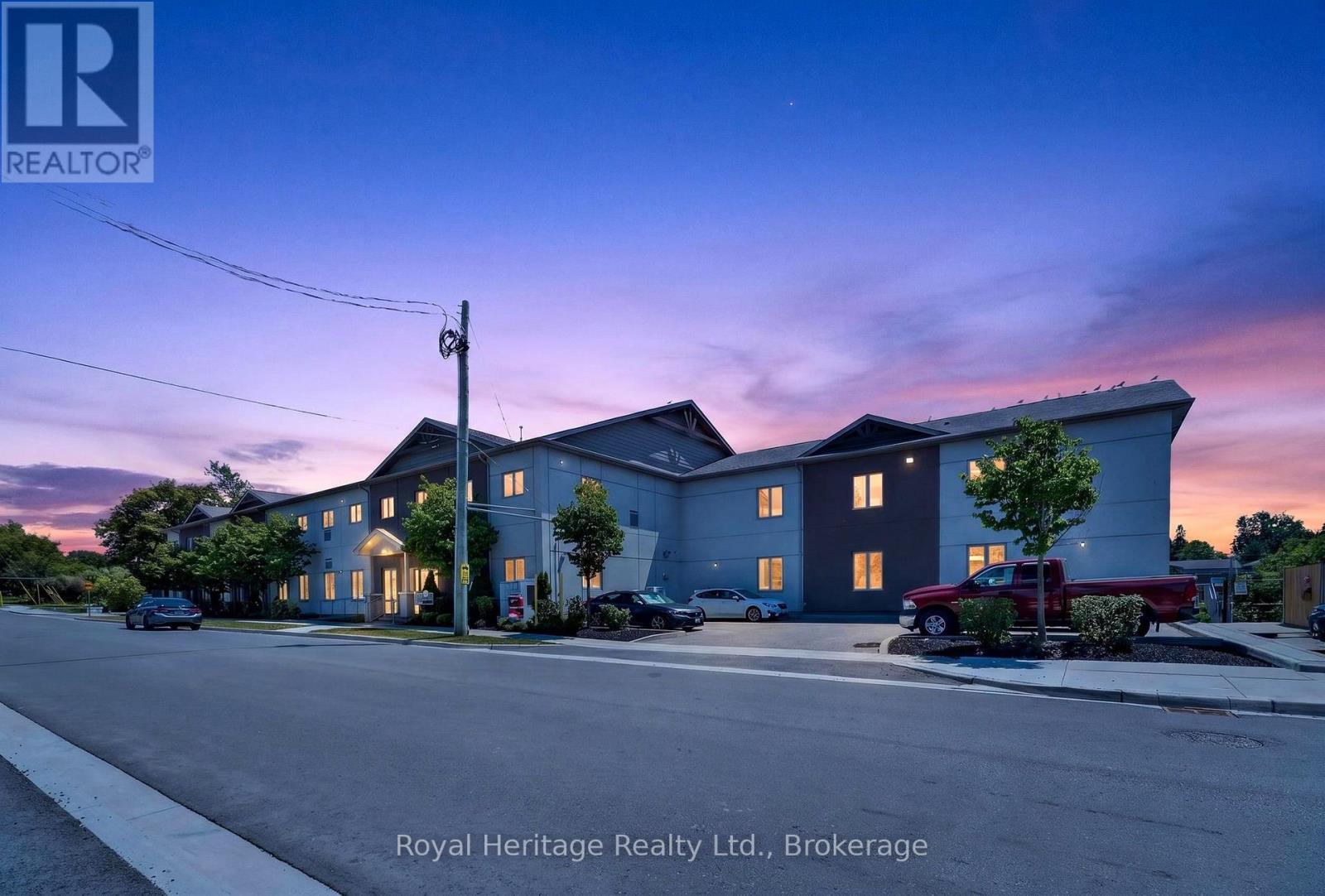 #204 25 KING STREET - Image 4