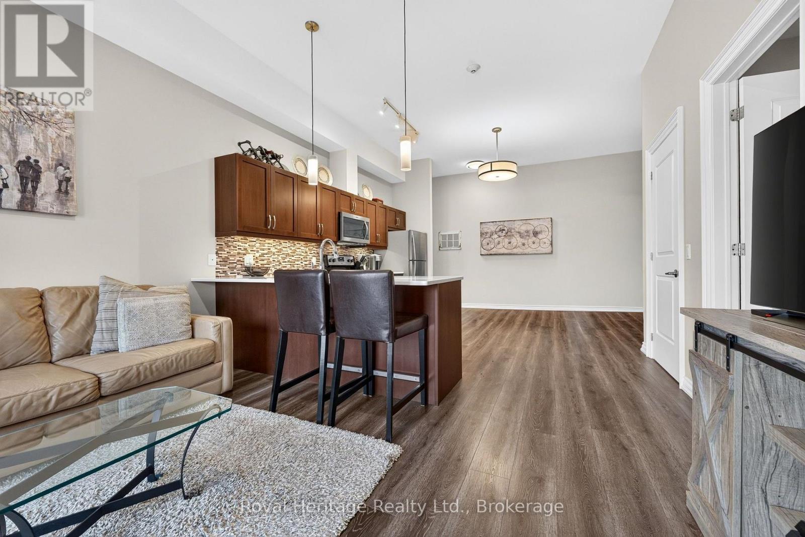 #204 25 KING STREET - Image 10