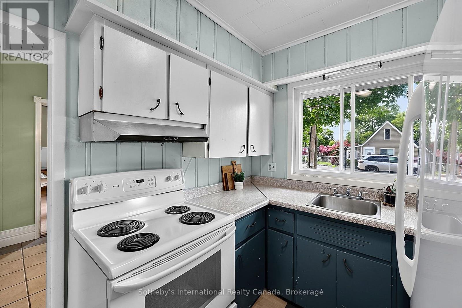 32 TINY BEACHES ROAD N - 13