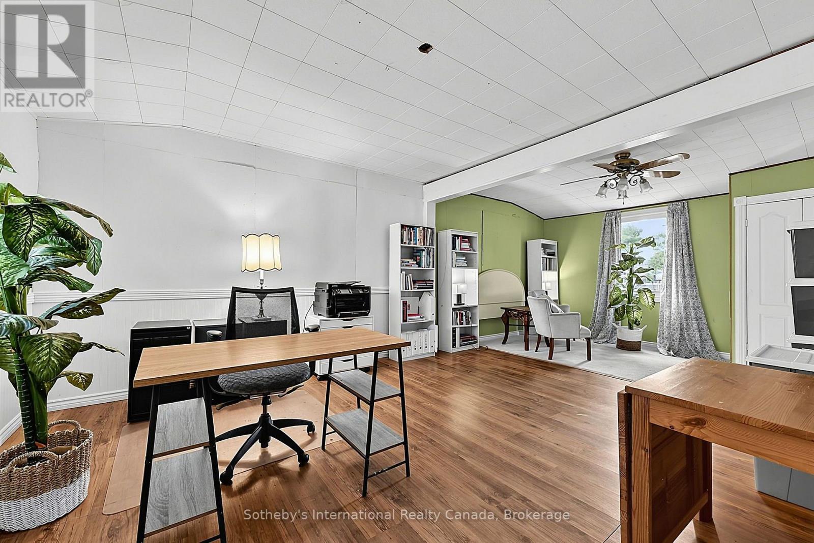 32 TINY BEACHES ROAD N - 22
