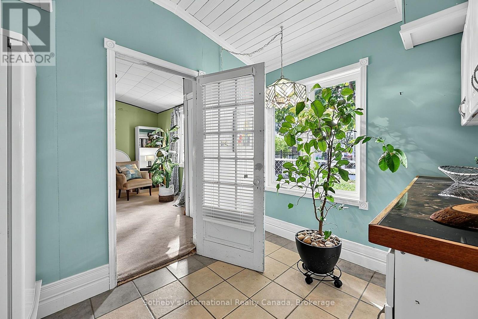 32 TINY BEACHES ROAD N - 5