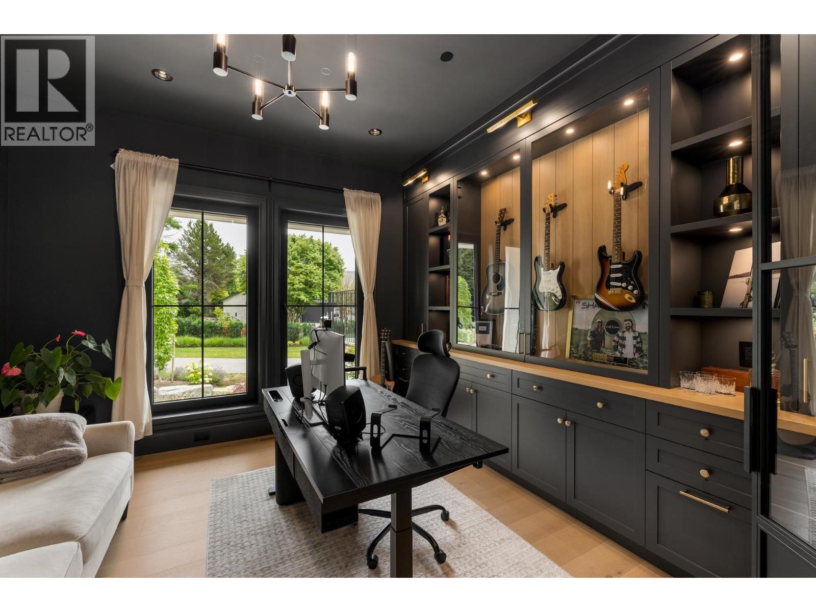 4597 WOODGREEN DRIVE, West Vancouver