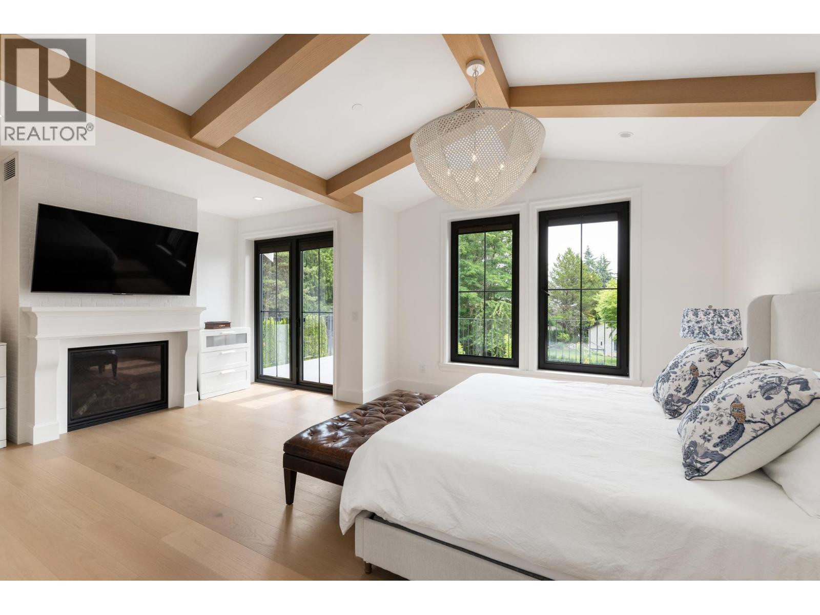 4597 WOODGREEN DRIVE, West Vancouver