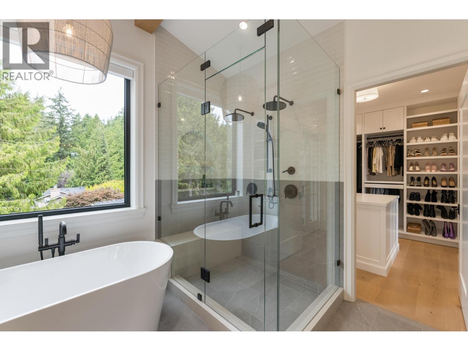 4597 WOODGREEN DRIVE, West Vancouver