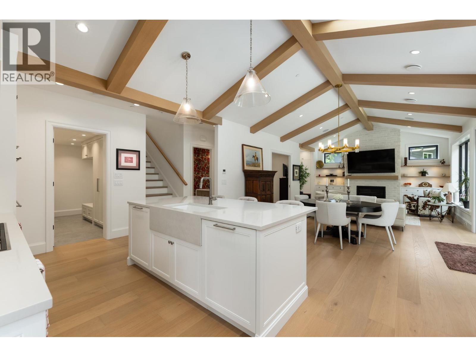 4597 WOODGREEN DRIVE, West Vancouver