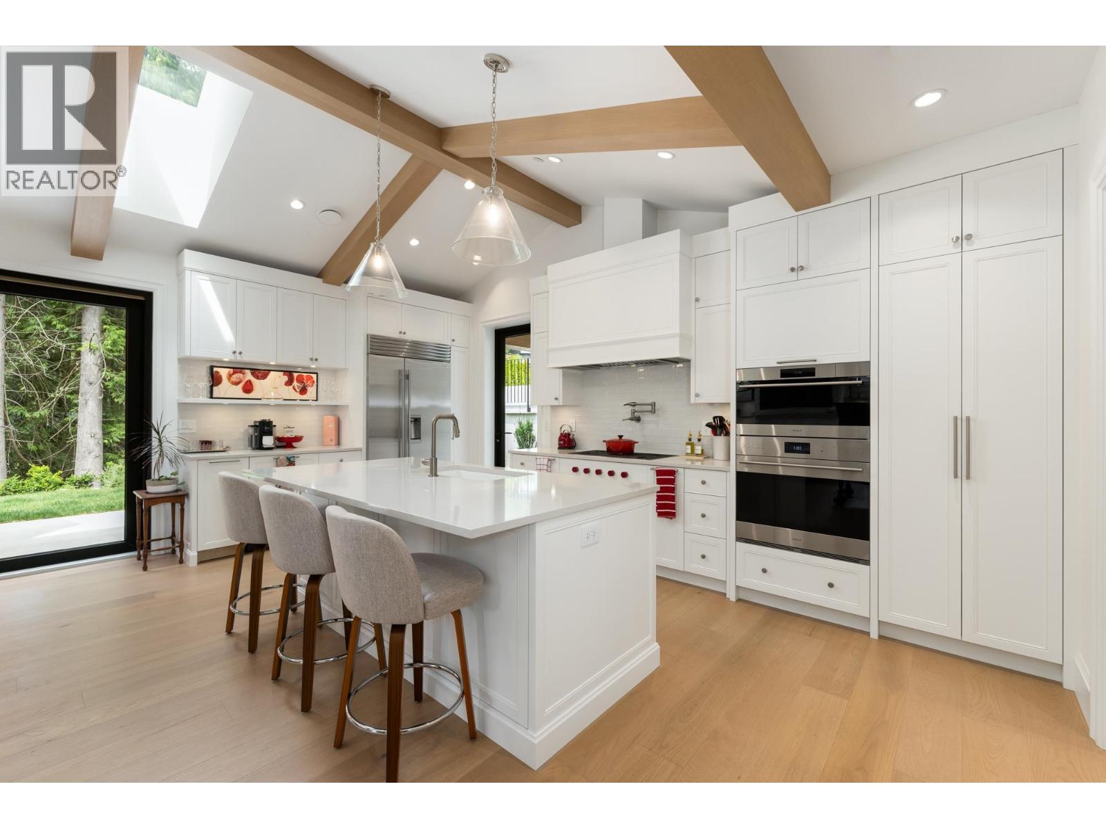 4597 WOODGREEN DRIVE, West Vancouver