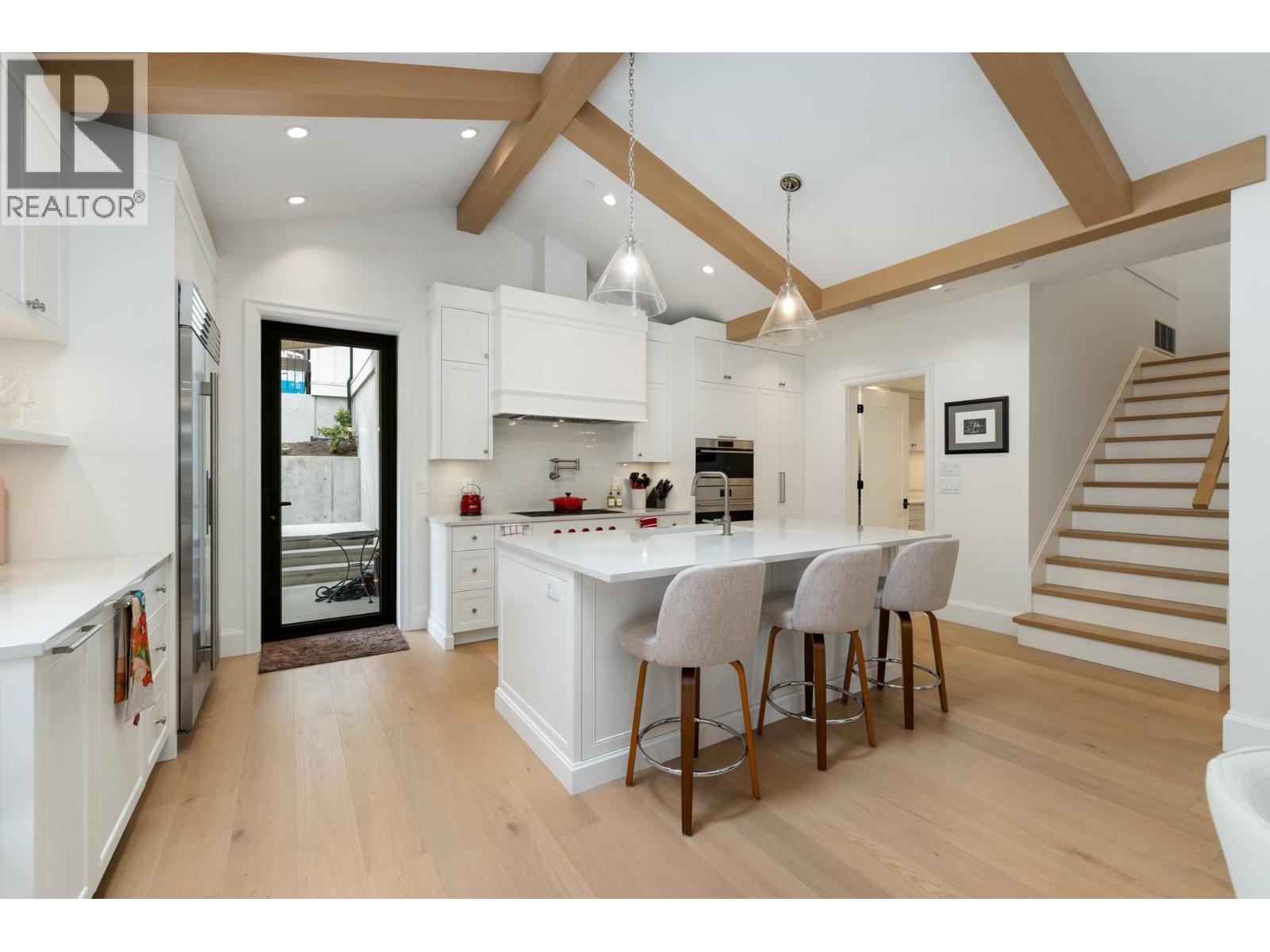 4597 WOODGREEN DRIVE, West Vancouver